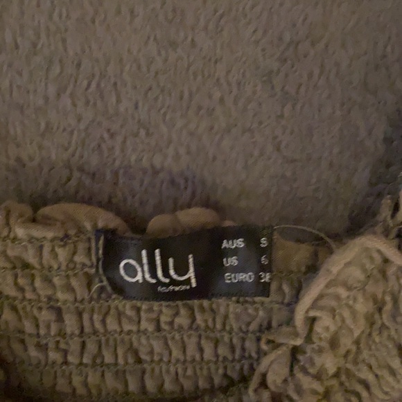 Ally fashion olive green crop top in size small - Picture 2 of 3